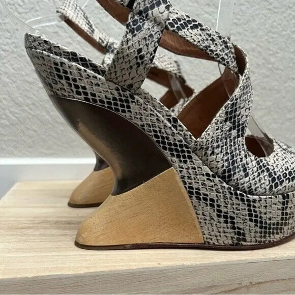 Anthropologie Liefsdottir Black & White Snake Print Wedge Sandals 7 - Picture 4 of 8
